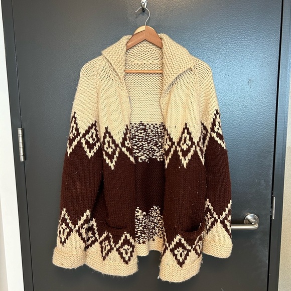 Cowichan vintage homemade wool sweater size XL in decent used condition - Picture 11 of 12